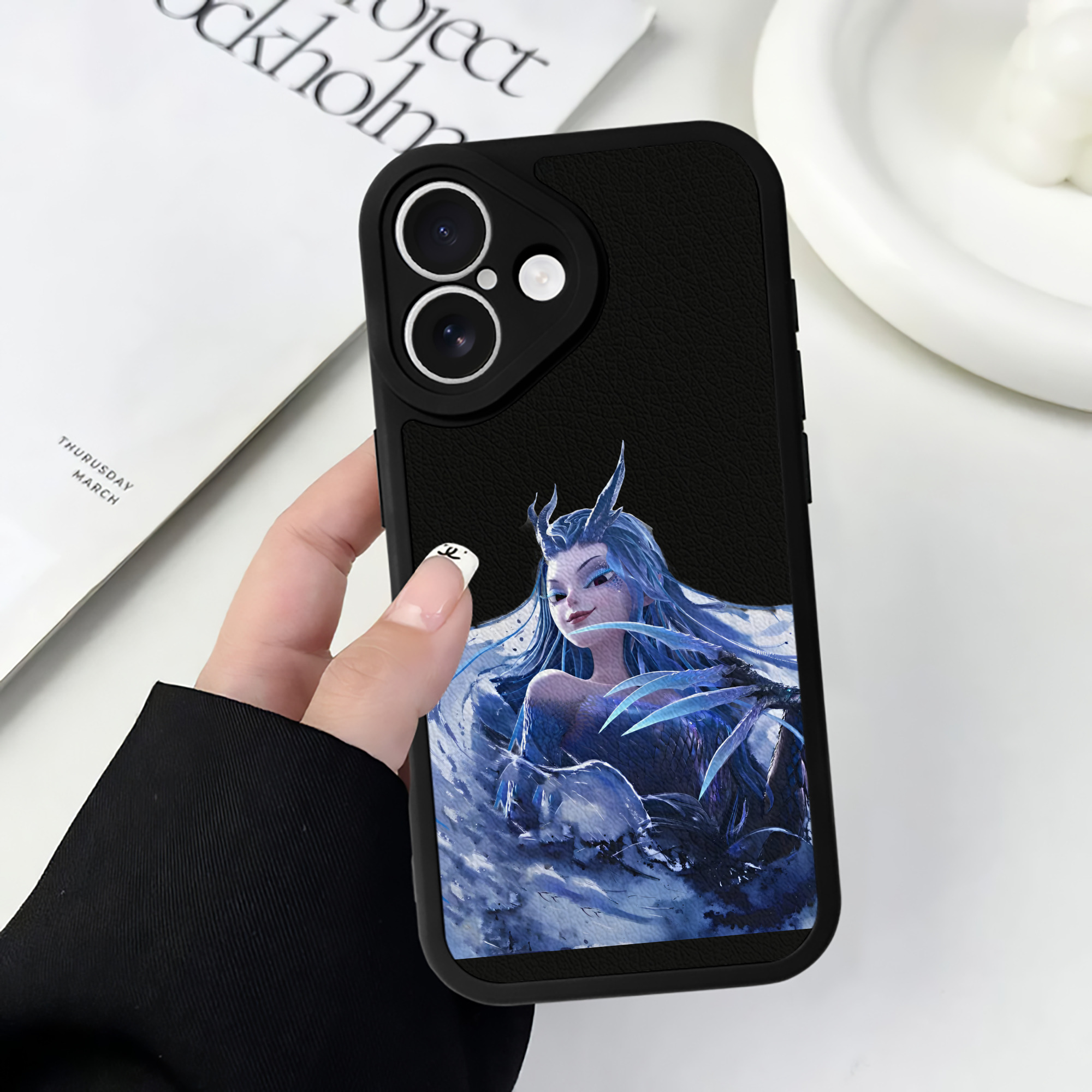 （画像用） Ne Zha 2 ナタ 魔童の大暴れ 【iPhone 16シリーズ対応】シリコンスマホケース（レザー調） 材質：シリコン
